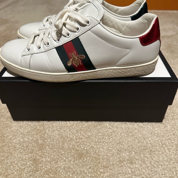 Gucci Women’s Ace Sneaker with Bee - Picture 4 of 9